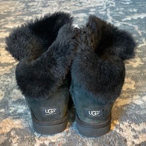 Women’s Ugg boots.